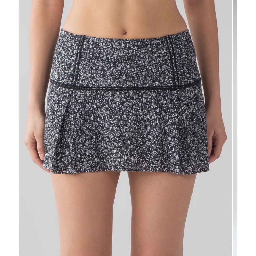 Lululemon Lost In Pace Skirt Women's 6 Tall 15" Daisy Dust Black Run Tennis